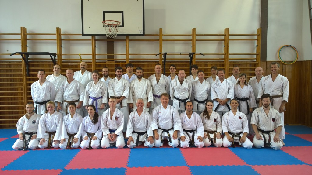 Účastníci školení trenérů karate v Českých Budějovicích
